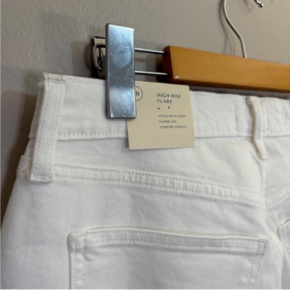Universal Threads White High Rise Flare Jeans NWT Sz10 - Picture 15 of 16
